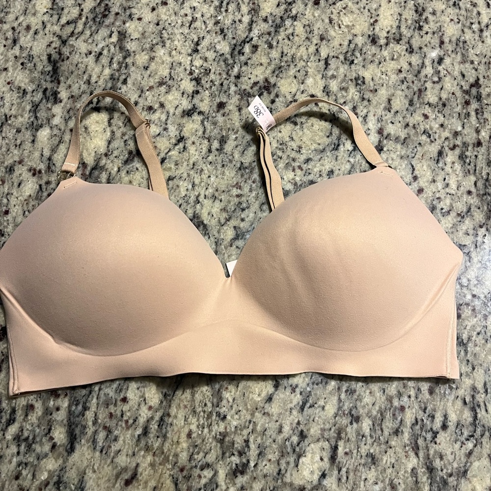 Victoria Secret Padded Seamless Nude Bra Size 38D NEW